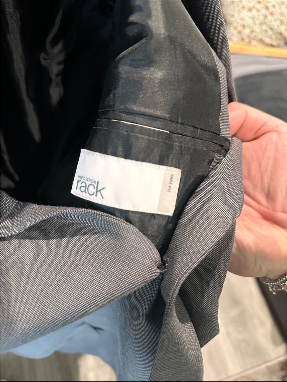 Classic Men's Gray Two-Button Bllazer - Picture 5 of 5